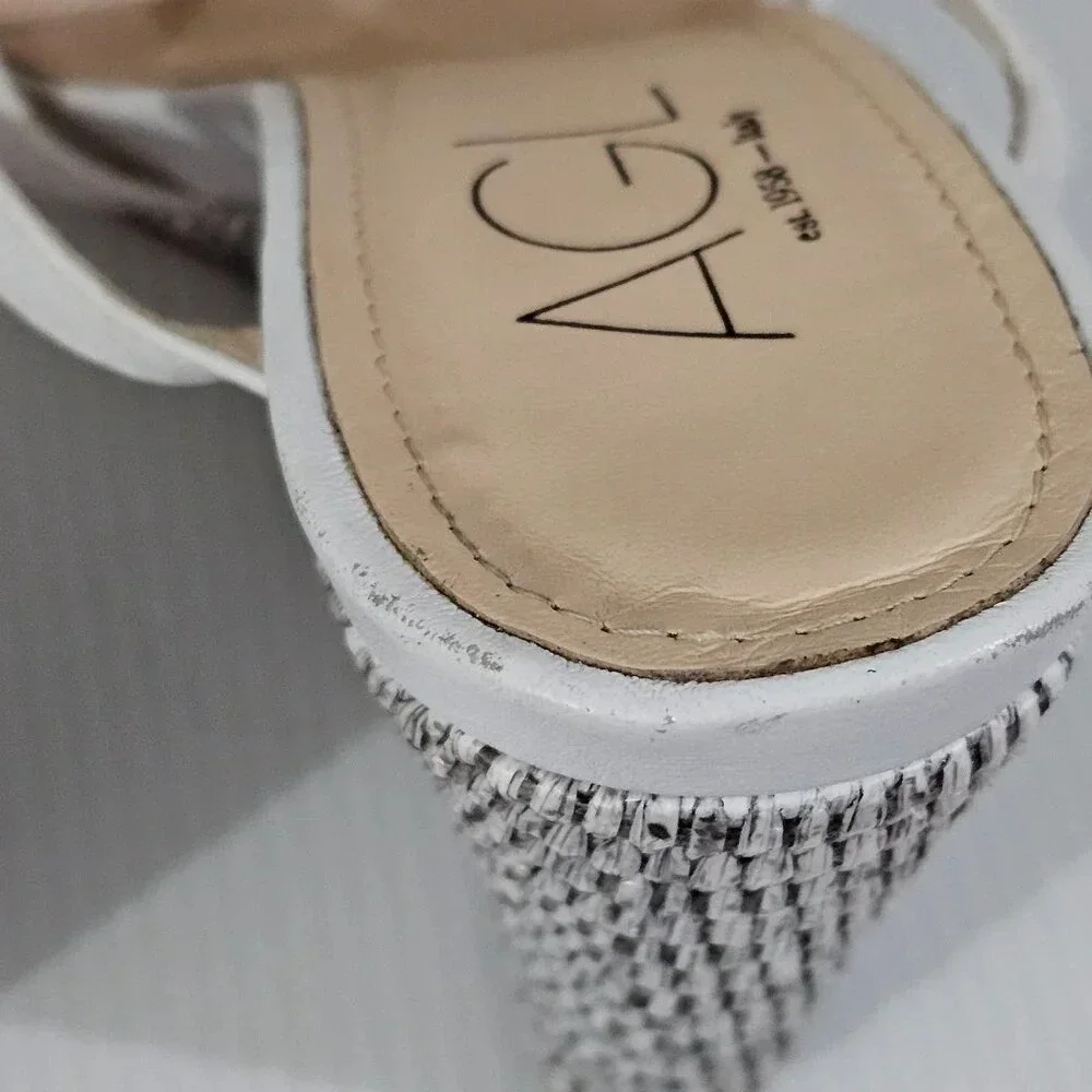 Agl dora ankle